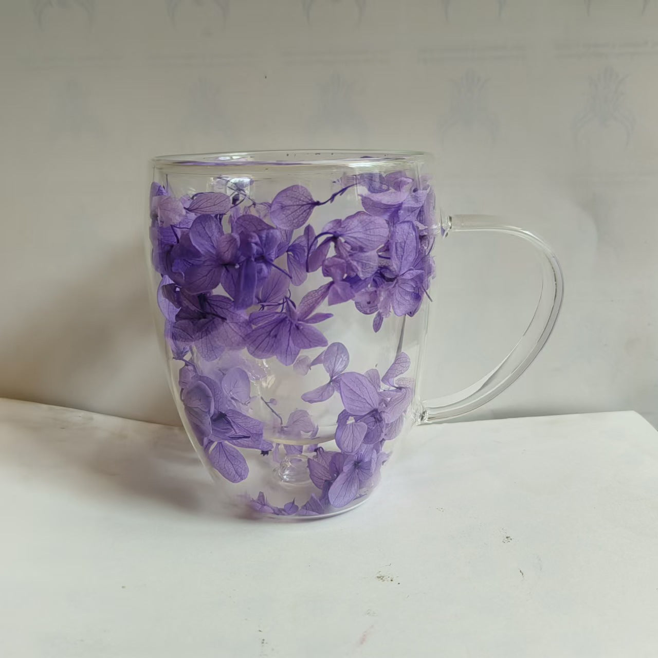 高硼硅酸盐双层玻璃杯,带沙流和干花设计,耐热牛奶咖啡杯,适合家庭使用,优雅饮用玻璃杯,防漏盖