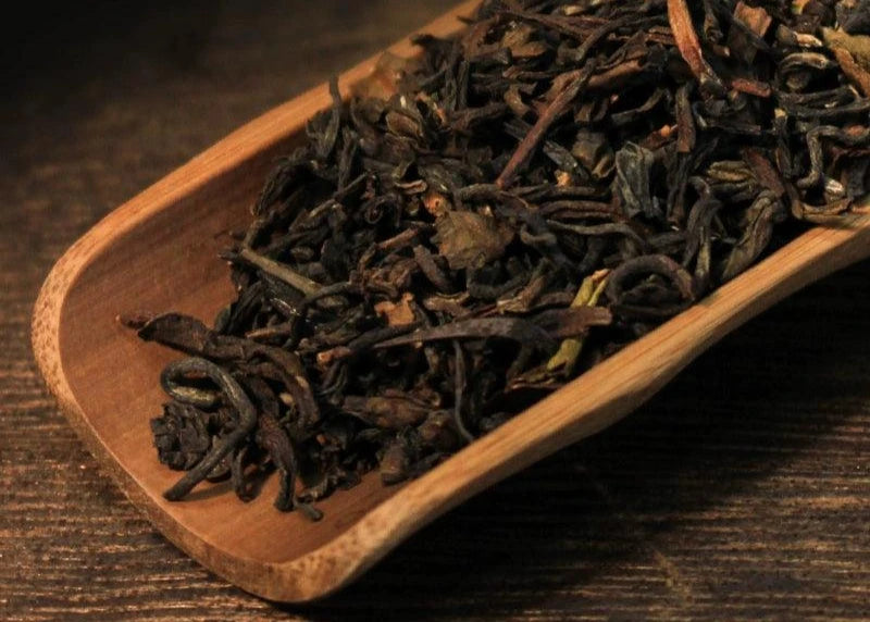 Darjeeling Tea - Aromatic High-Altitude Black Tea in Canister, 100g / 3.52oz