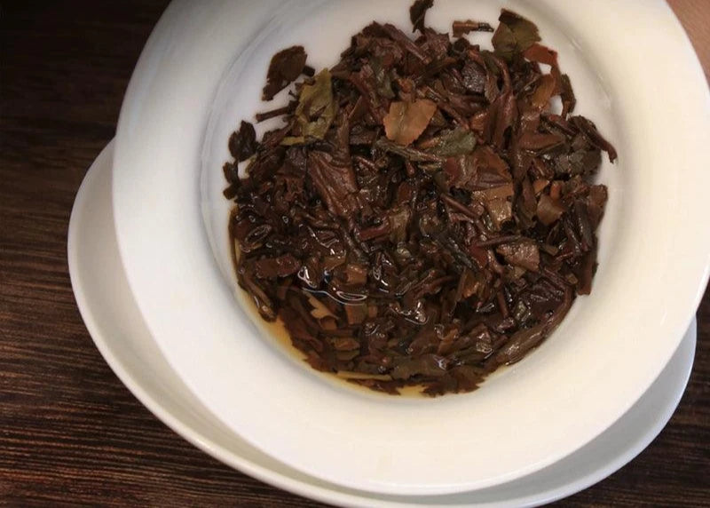 Darjeeling Tea - Aromatic High-Altitude Black Tea in Canister, 100g / 3.52oz