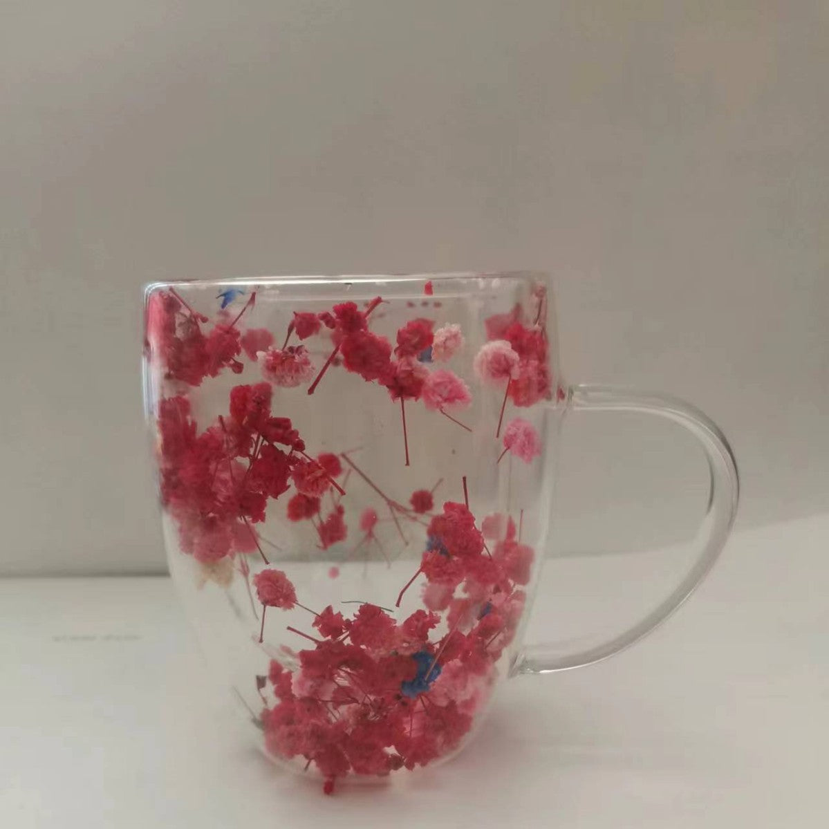高硼硅酸盐双层玻璃杯,带沙流和干花设计,耐热牛奶咖啡杯,适合家庭使用,优雅饮用玻璃杯,防漏盖