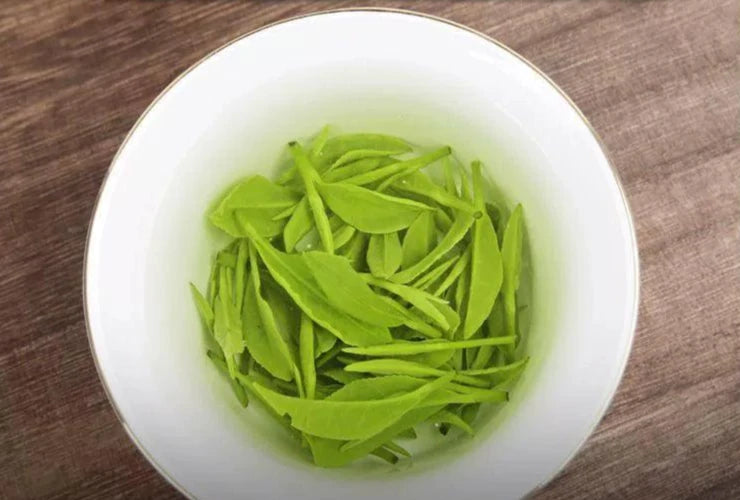 优质龙井绿茶 - 春季采摘，嫩叶芽，礼品包装罐