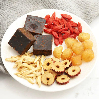 Infuzie organică de ghimbir cu curmale roșii, longane, fructe de goji și zahăr negru - Suport natural pentru menstruație și creșterea vitalității